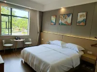 Yichun Jing'an · Changlv Qinlu Jiuling Hot Spring Hotel (Kuangzhong Garden) - balcony