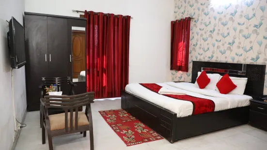 Hotel Ashray Noida