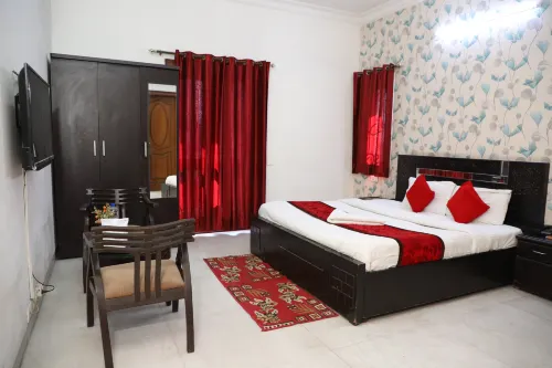 Hotel Ashray Noida