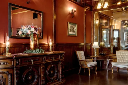 Hotel St Michael, BW Premier Collection Отели рядом с достопримечательностью «Университет Эмбри-Риддл Аэронаутикал в Прескотт»