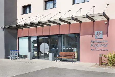 Holiday Inn Express Marseille Airport Отели в г. Витроль