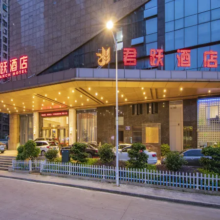 Monarch Hotel Отели в г. Лоян