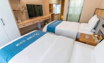 UP HuaYi Collection Hotel (Urumqi South Railway Station)