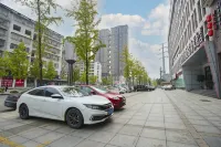 Lavande Hotel (Chibi High-speed Railway Station) - parking