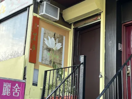 Moon Lotus Abode Отели рядом с достопримечательностью «St Elizabeth Ann Seton Shrine»