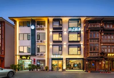 A Journey with Mountain , Wind & Hope Hotels near Tianzishan