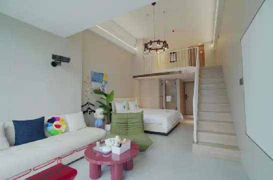 譽house高空海景Loft公寓（汕頭高鐵站店） 鄰近百樂門糕餅店的酒店