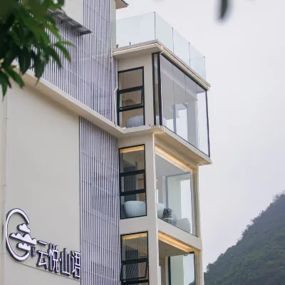 Yunyue Shanyu Homestay (Shili Gallery Yulonghe Branch) Hotels near Longmen Water Cave