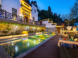 Floral Lux Hotel · Yuelan Mountain Hotel (Huangshan Scenic Area Transfer Center Branch)