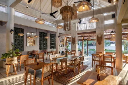 Dinara Ubud Отели рядом с достопримечательностью «Lotus Villa Ubud»