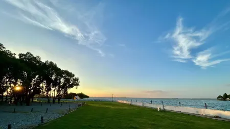 Lake hote(Dianshan Lake) Отели рядом с достопримечательностью «Yuandang Lake»
