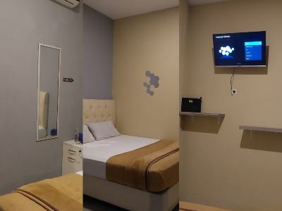 Deluxe Suite And Room