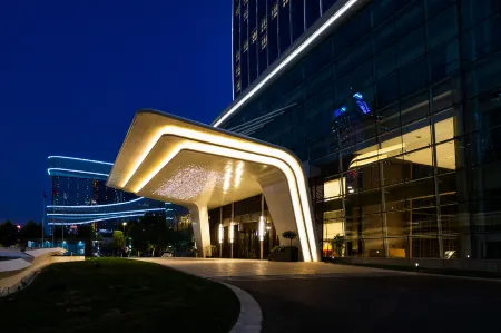 International  Hotel.LuoYang Отели рядом с достопримечательностью «Luoyang New District Gymnasium»