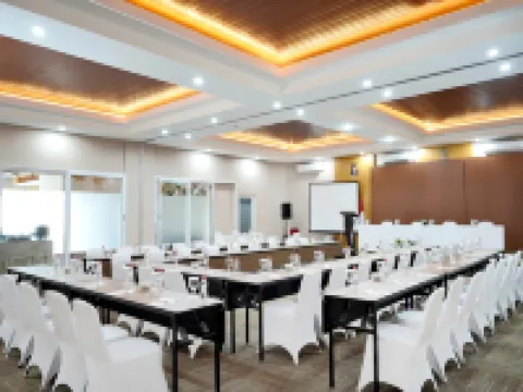 Front One Hotel Sragen Hotel di Sragen