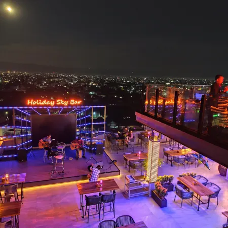 Holiday Pier Hotel