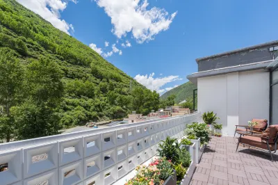Suyi Homestay (Erdaoqiao Hot Spring Branch) Hotels near Dacaoba Natural Village