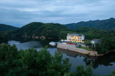 Luanchuan Guanlan Shanshui Homestay Отели рядом с достопримечательностью «Bamboo Sea Wild Animal Park»