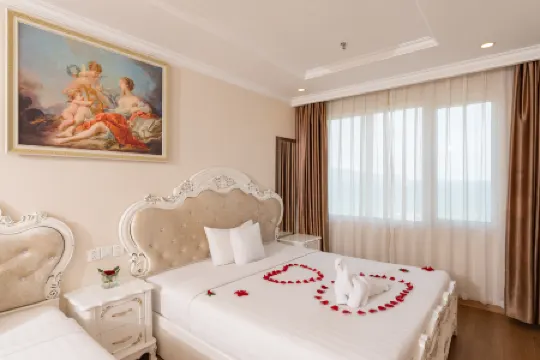 Tuyet Son Hotel Отели рядом с достопримечательностью «My Khe Pagoda»