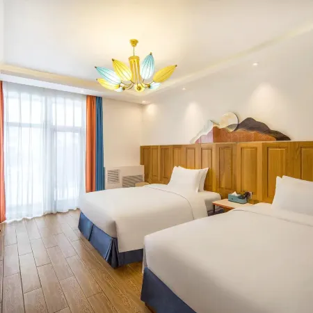 Yiyi Wenquan Chinese Inn (Tourism Service Center of West Changbai Mountain)