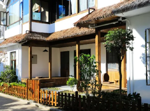 Mountain Lodge Tea-themed Stay Hotels near Hanzhong Mount Longtoushan International Tourism Resort