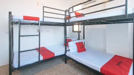 RedDoorz @ Recson Boracay Hostel