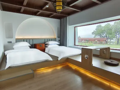 Qinghai Lake Scenic Area · Lakeside Yuanshu Hotel a 