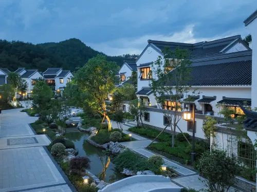 Renjoy Hotel Huanggang Jiuzi LuoTian - parking