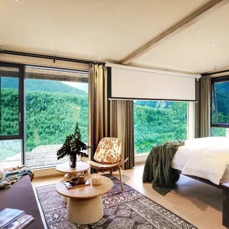 Four Girls Mountain Lanxi Wild Luxury Hotel (Changpinggou Scenic Area Branch)