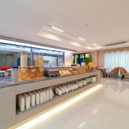 Cloudland Season S Hotel (Beihai Silver Beach Branch)