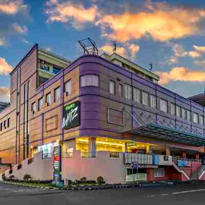 Grand Whiz Megamas Manado Hotel Exterior