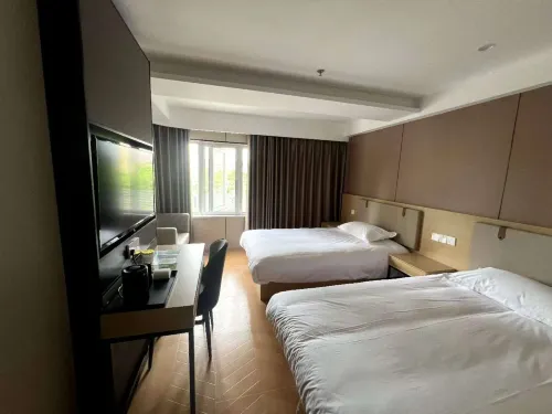 Yike Light Luxury Hotel (Shanghai Chest Hospital)