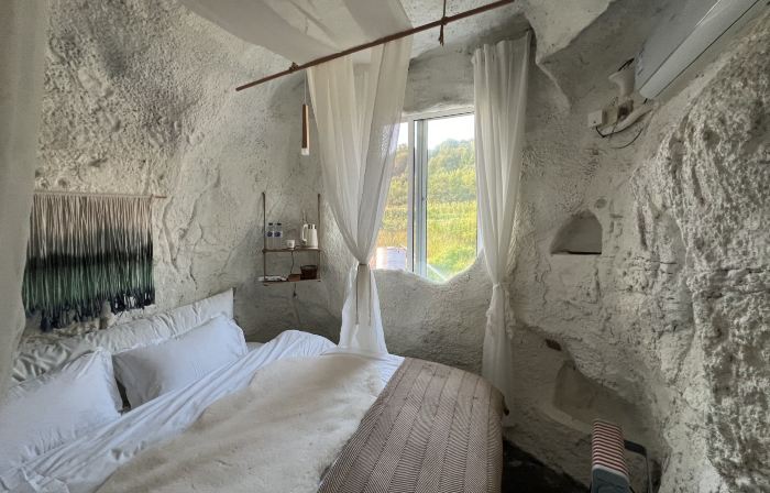Shiye Lakeview Cave Resort