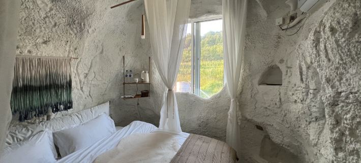 Shiye Lakeview Cave Resort Hotels in Jiaohe