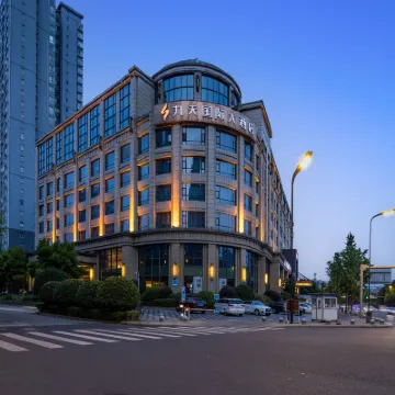 Skyline International Grand Hotel Отели рядом с достопримечательностью «Чэнду Средняя Старшая Школа Коуа»