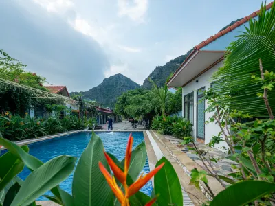 Hang Mua Sunset Bungalow Hotels near Chùa Trung Trữ