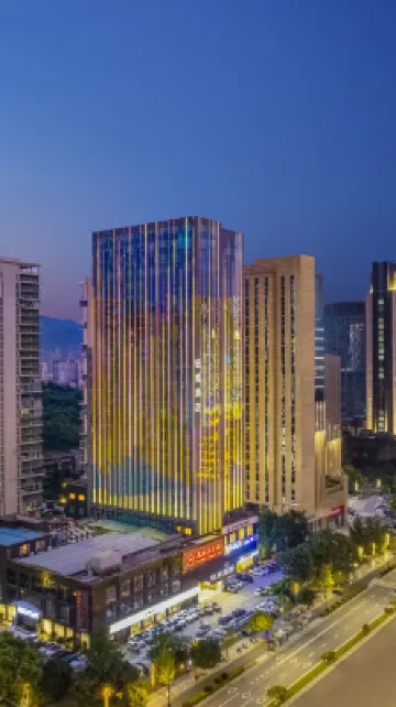 鑽戒ホテル（桐廬センター広場）