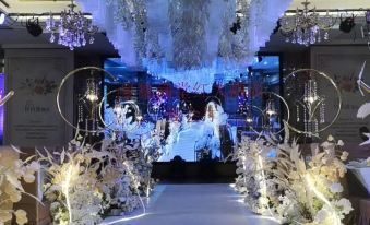 Baoying Mantanghong Grand Hotel