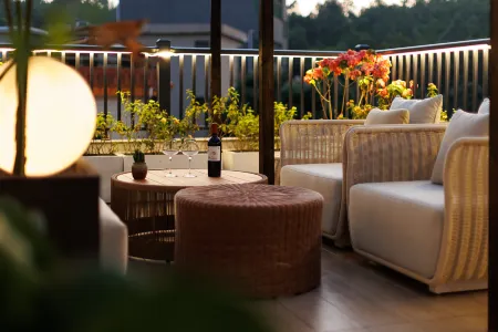 CZCH LUSH HOTEL Отели рядом с достопримечательностью «Gong Amusement Park»