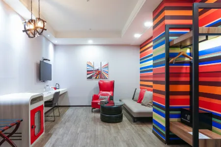 Holiday Garden Hotel SKM Park Отели рядом с достопримечательностью «Cijin Island»