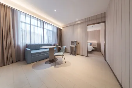 HanTing Hotel (Yichun Zhuoyue Wanxiangcheng Beishan Park) Отели в г. Ичунь