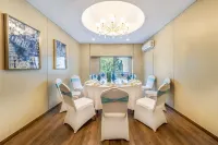 Sun And Moon International  Hotel (Zhenyuan Ancient Town Branch)