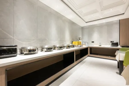 Super 8 Lvliang Shiji Guangchang