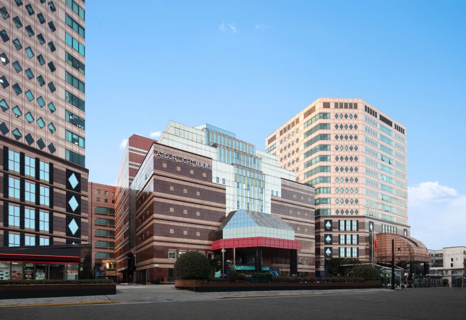 2. 상하이 인민광장..