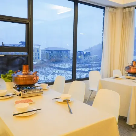 Qianshan Snow Designer Homestay, Maoxian