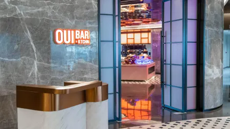 Wuhan Jianghan Road Radisson RED Hotel Отели рядом с достопримечательностью «WuHan YinYue Jie»