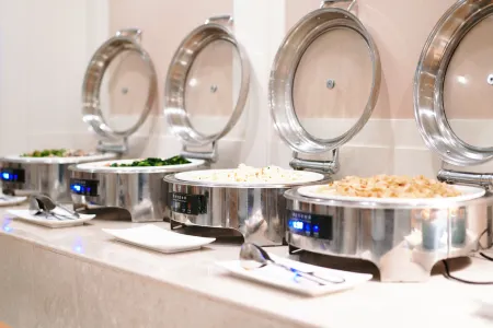 Vienna Hotel (Suizhou Wuyue Plaza Branch) Отели рядом с достопримечательностью «Wenfeng Tower»