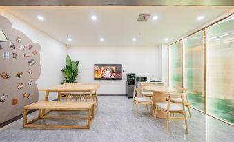 The Qixi Youth Hostel (Shanghai Hongqiao Center Branch)