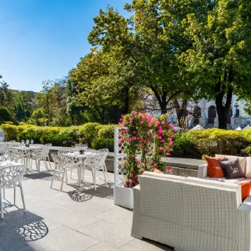Sofitel Warsaw Victoria Отели рядом с достопримечательностью «Галерея Ле Герн»