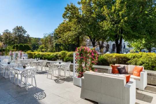 Sofitel Warsaw Victoria Отели рядом с достопримечательностью «Президентский дворец»