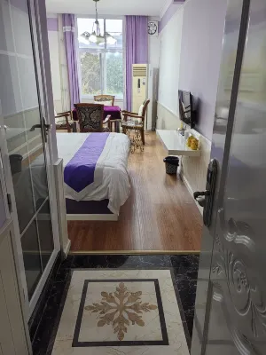 Yimiyangguang Theme Hotel Hotel berhampiran Xihua University Weiyuan Branch